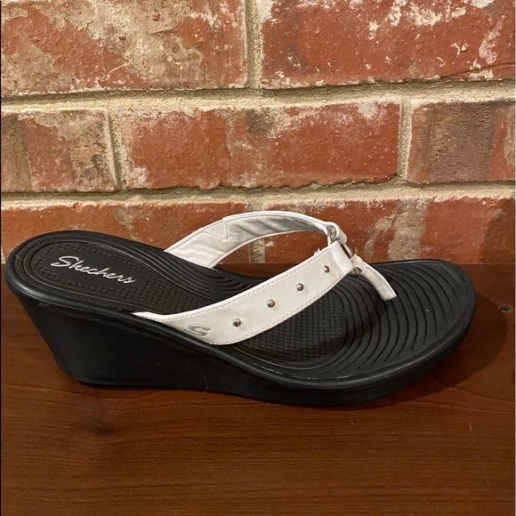 skechers high heel flip flops
